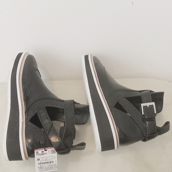 Zara Basic Black Patent Vegan Leather Wingtip Platform Buckle Ankle Boots Sz 7.5 - Picture 7 of 8